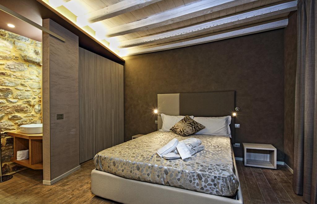 Notti O' Tunn Luxury Rooms In Centro Geraci Siculo Exterior foto